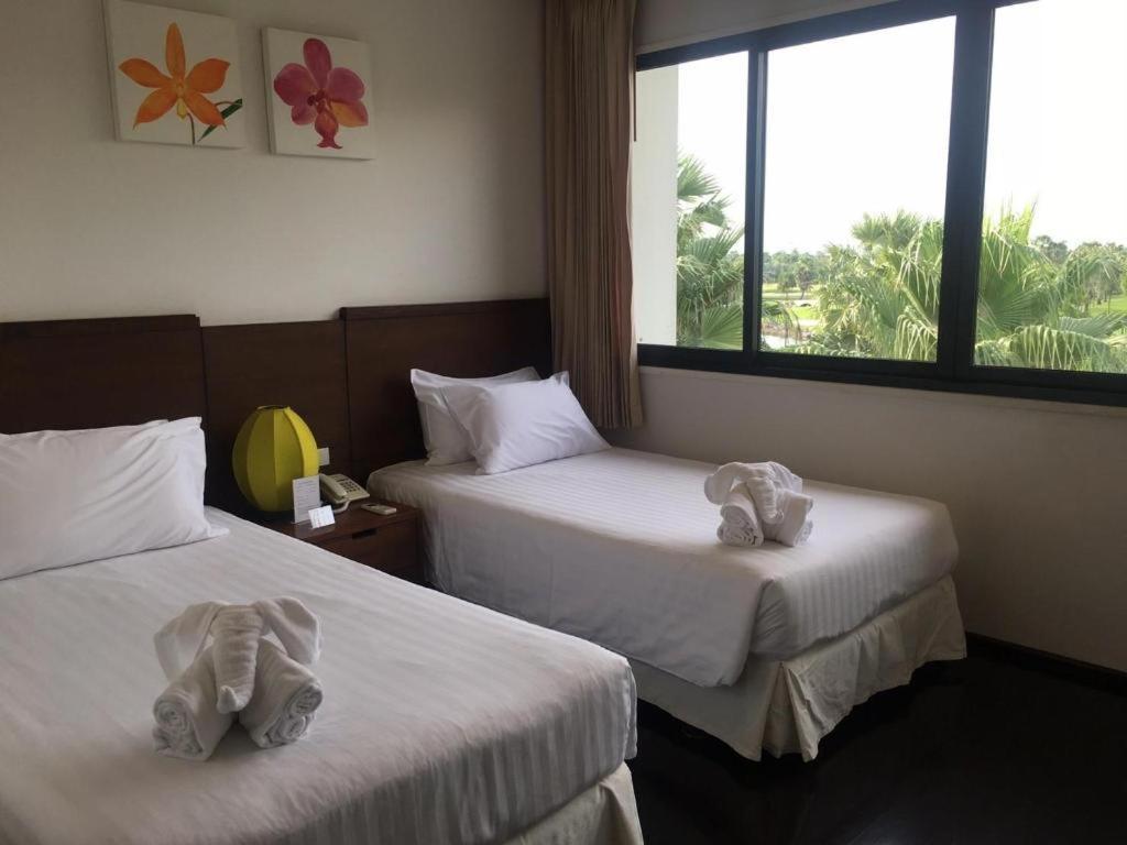 Suwan Golf & Country Club Hotel Nakhon Pathom Exterior photo