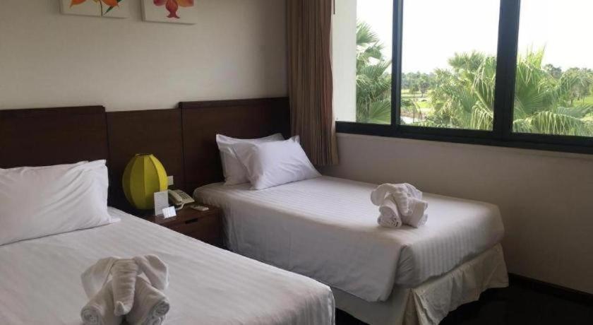 Suwan Golf & Country Club Hotel Nakhon Pathom Exterior photo