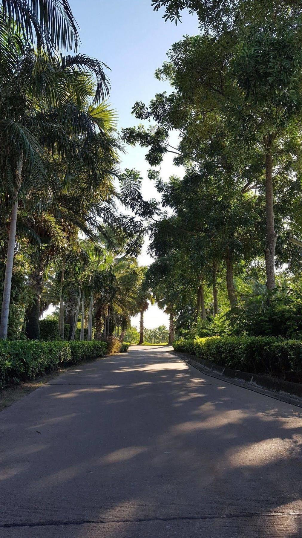Suwan Golf & Country Club Hotel Nakhon Pathom Exterior photo