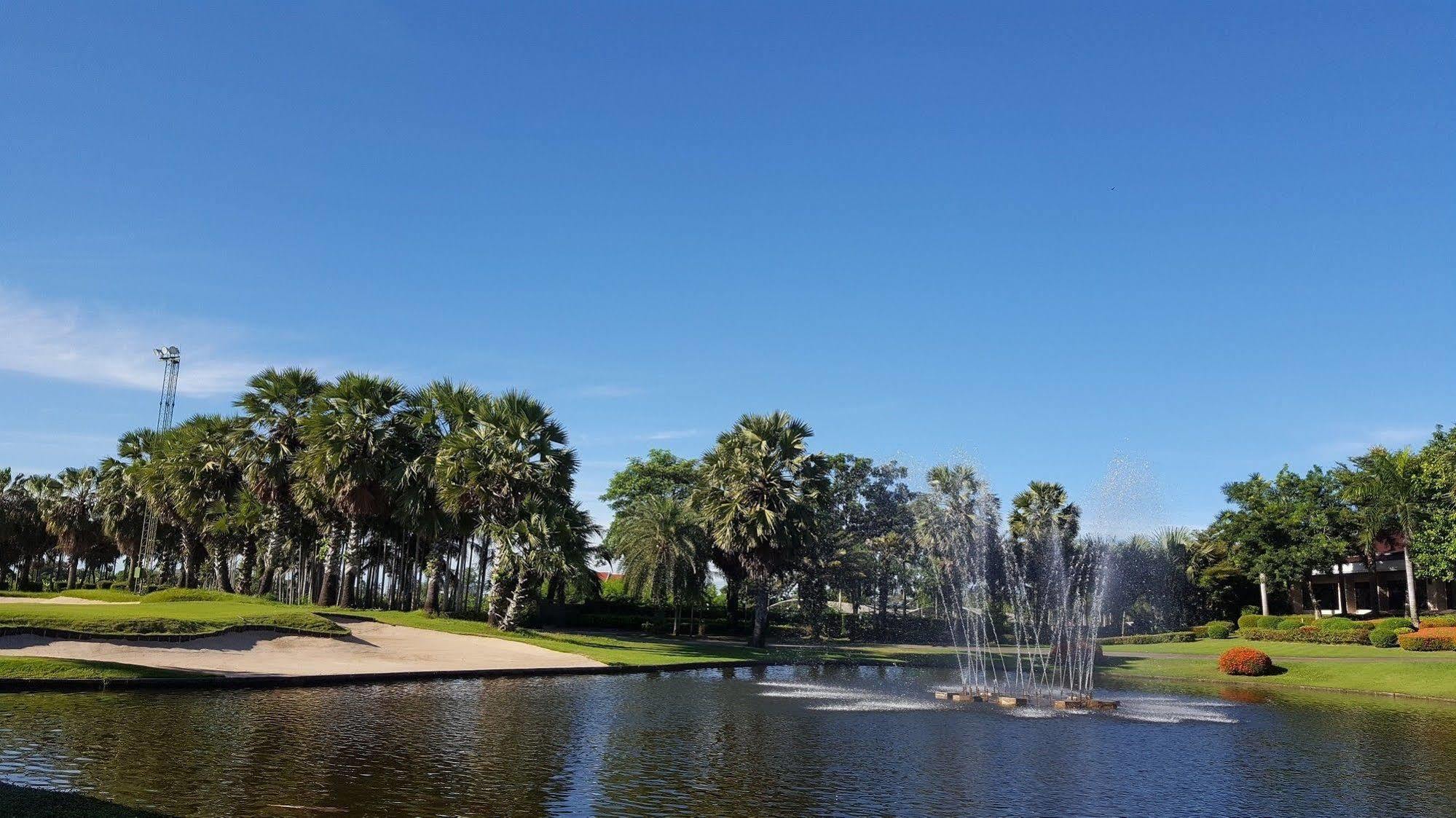Suwan Golf & Country Club Hotel Nakhon Pathom Exterior photo