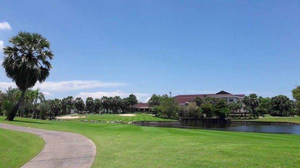 Suwan Golf & Country Club Hotel Nakhon Pathom Exterior photo