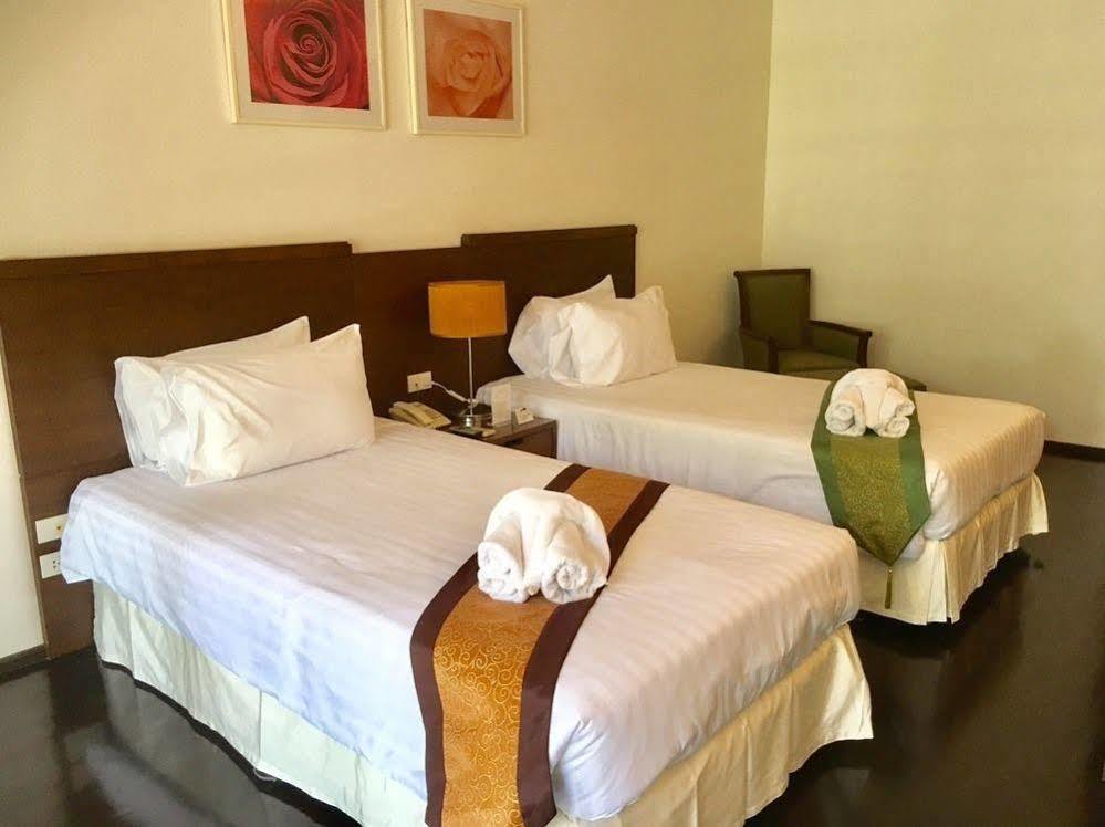 Suwan Golf & Country Club Hotel Nakhon Pathom Exterior photo