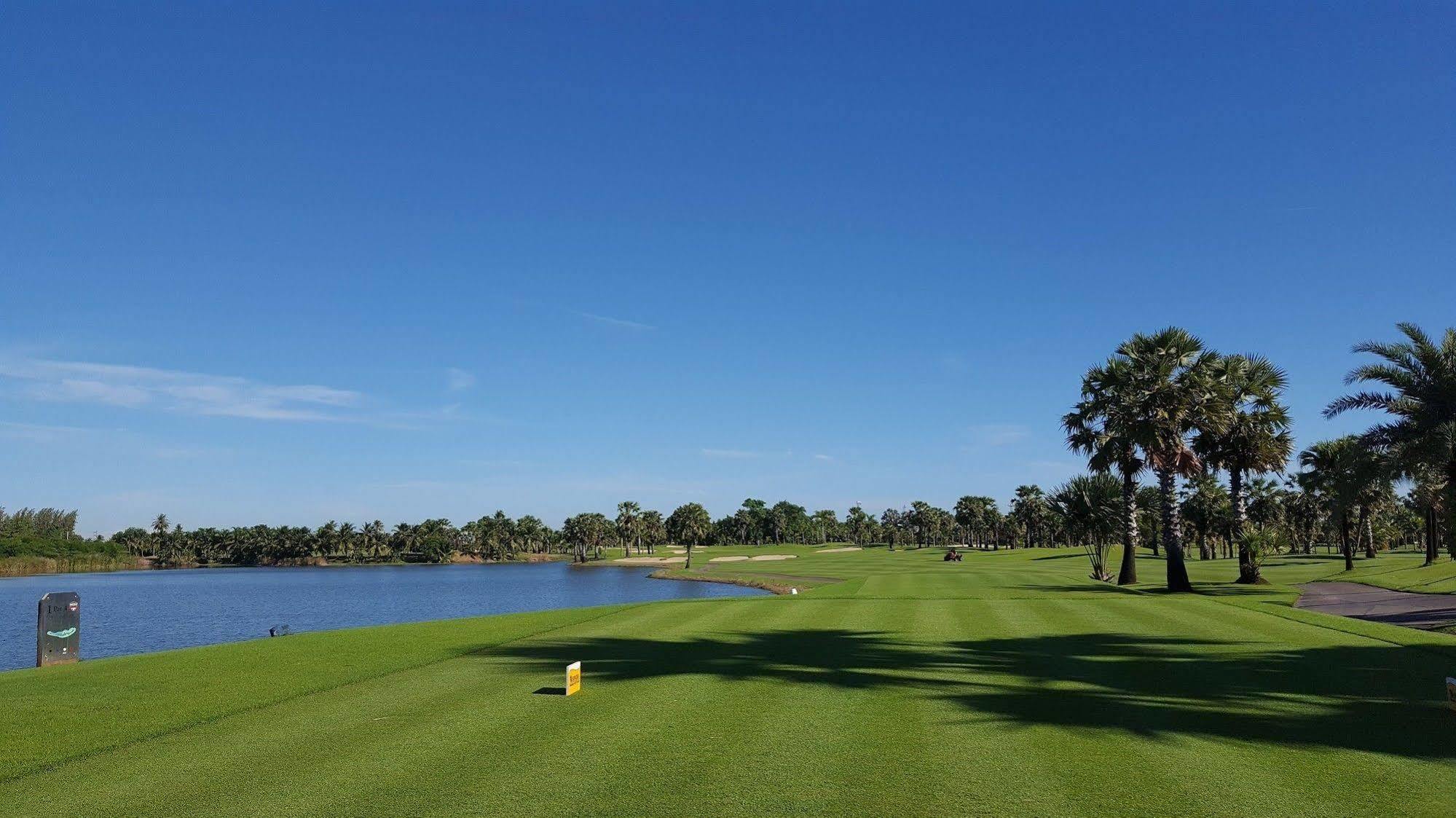 Suwan Golf & Country Club Hotel Nakhon Pathom Exterior photo