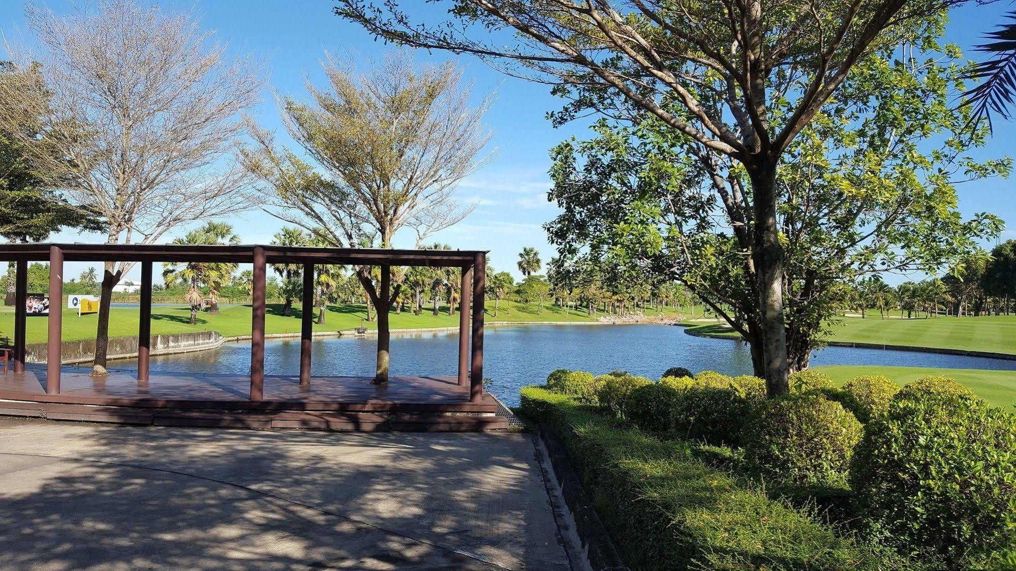 Suwan Golf & Country Club Hotel Nakhon Pathom Exterior photo