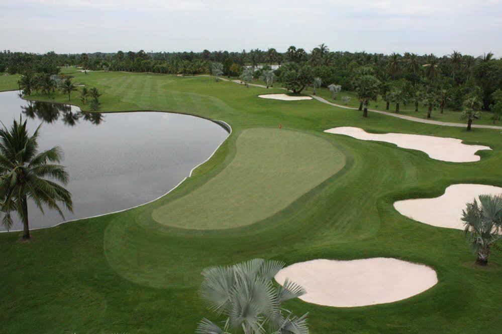 Suwan Golf & Country Club Hotel Nakhon Pathom Exterior photo
